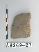 藏品(灰色夾砂陶片)的圖片